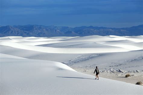 Нереални гледки Ето как изглежда най голямата бяла пясъчна пустиня в света