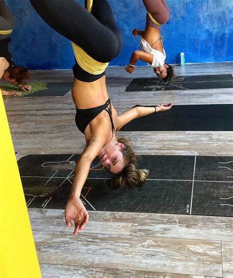 Carolina Dieckmann Mostra Habilidade No Aero Yoga Vogue Celebridade