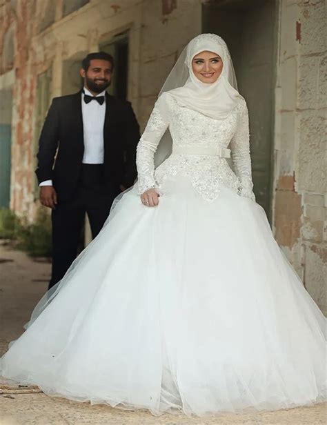 Muslim Dubai Arab Wedding Dresses 2016 Long Sleeves High Neck Ball Gown