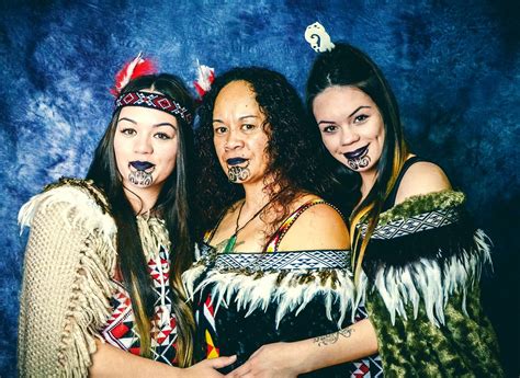 Maori women from New Zealand Whanau Māori culture Maori art
