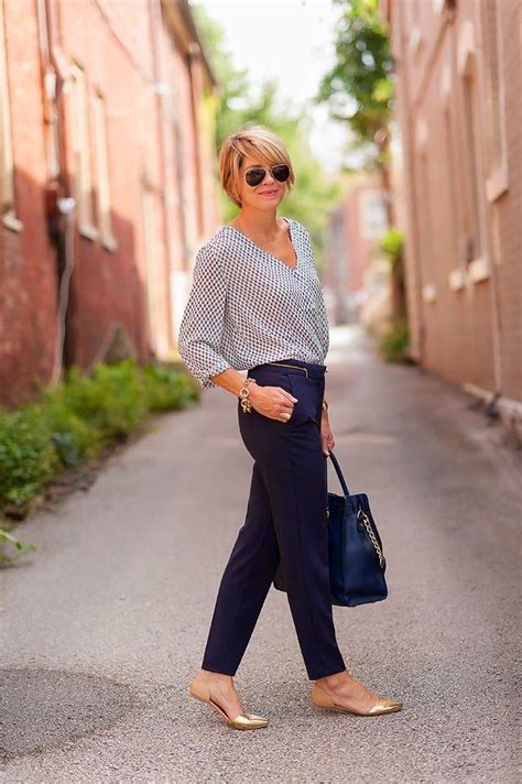 Business Casual For Women With Feminine Look 2021
