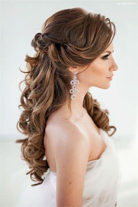 Wedding hairstyle for long hair with veil. 2020 Popular Long Curly Hairstyles For Wedding