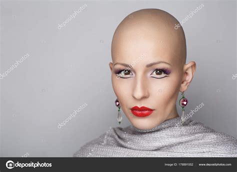 Schönheit Glatze Frau - Stockfotografie: lizenzfreie Fotos ...