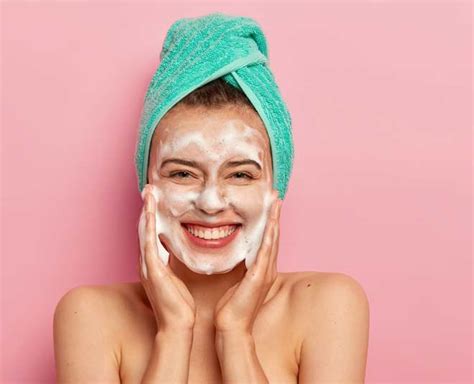 Pick A Face Wash According To Skin Type Herzindagi