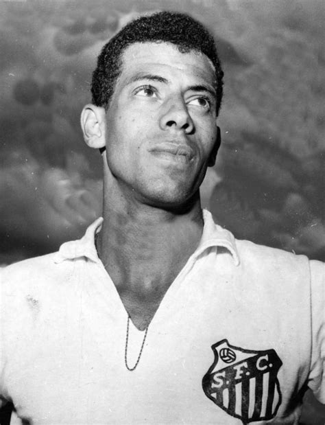 Atualmente defende a associação atlética de altos. Veja cinco grandes laterais-direitos da história do Santos ...