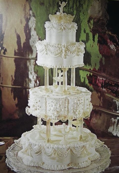 The wilton book of wedding cakes 1970s cake decorating book from img1.etsystatic.com. Best Wilton Wedding Cakes | Wedding cake toppers, Wedding ...