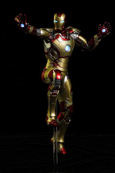 Power Pose Iron Man Iron Man Mark 42 Plastic Figure By Hot Toys