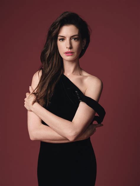 Anne Hathaway Elle Us The Women In Hollywood Issue November 2022