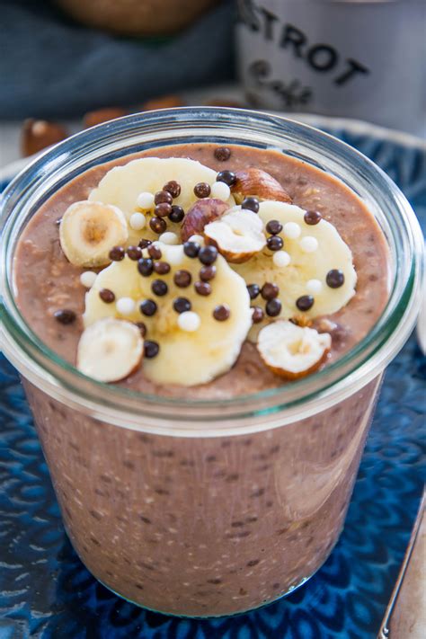 Overnight oats can be prepared with low calorie and low fat recipes. Schoko-Bananen-Overnight Oats | Overnight oats rezept, Low ...