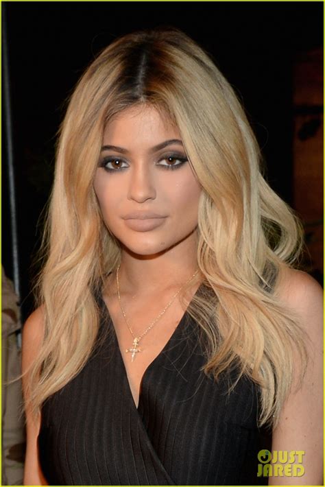 Kylie Jenners Hair Pulled By Fan In Scary Attack Video Photo