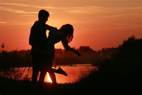 couple love sunset free photo on pixabay