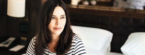 Hande ataizi ruhsar is a full hd video. Hande Ataizi Yeni Sit-Com Dizisiyle Dönüyor! | Fav10 ...