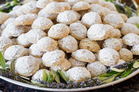The Perfect Holiday Cookie Italian Wedding Cookies Are Light As Air