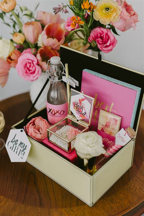 We know, we know—gifting a set of spatulas doesn't exactly say, we're bffs and i'm so happy for you! Blog - Cute Bridal Shower Ideas