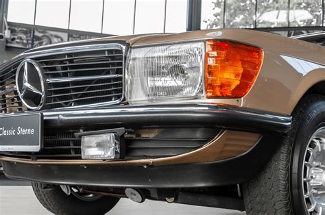 Späte rückleuchte mit gelbem blinker li abb. Mercedes-Benz 280 SL R107 - Classic Sterne