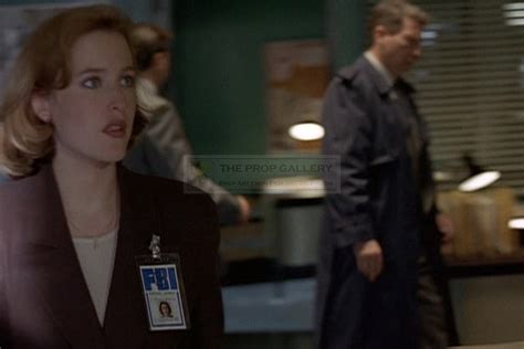 The Prop Gallery Fox Mulder David Duchovny And Dana Scully Gillian