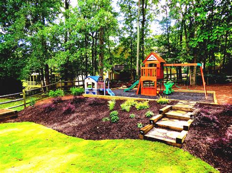20 Lovely Sloped Front Yard Landscaping Ideas In 2020 Sloped Backyard