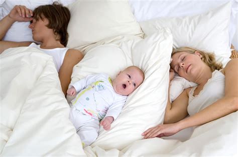 Im unterschied zum erwachsenen macht bei kleinkindern der kopf einen deutlich größeren anteil des gesamten körpergewichts aus. So finden Babys ihren Schlaf-Rhythmus | Baby und Familie