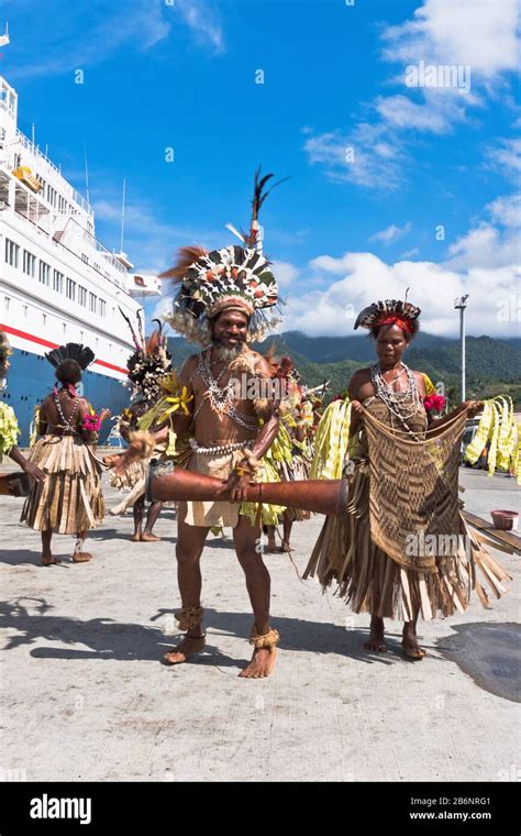 Dh Port Png Native Welcome Alotau Papua New Guinea Traditional Dress Welcoming Cruise Ship