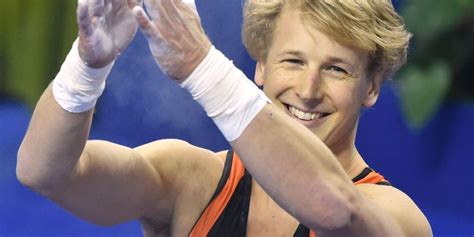 olympic gymnast falls off high bar and lands on his face epke zonderland high bar fail