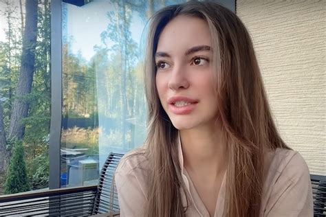 ВИДЕО Известная порноактриса из Эстонии Solazola рассказала что ее
