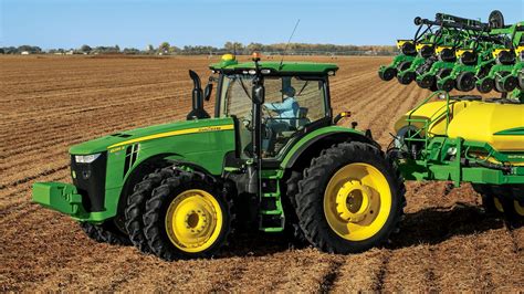 8 Series Row Crop Tractors