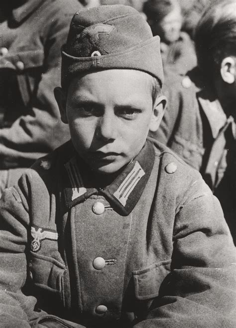 29 Vintage Photos Of Child Soldiers In World War Ii Vintage Everyday