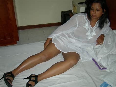 Desi Posh Aunty Nude In Star Hotel Enjoying With Bf Indian Nude Girls