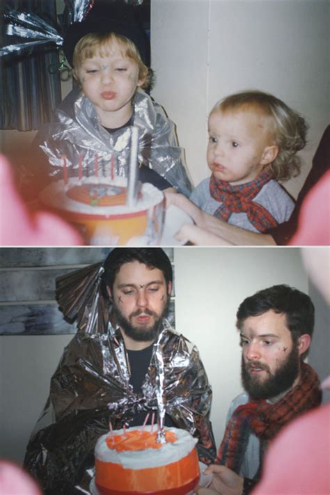 2 Hermanos Recrean Fotos De Su Infancia Como Regalo Para