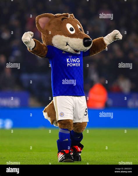 Leicester City Mascot Filbert Fox Stock Photo Alamy