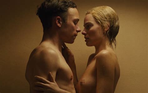 Margot Robbie Sets Pulses Racing Stripping Naked For Steamy Sex Scene