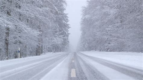 Velg blant mange lignende scener. SANPETE, UTAH JAN 2013: Severe Winter Snow Storm Blizzard ...