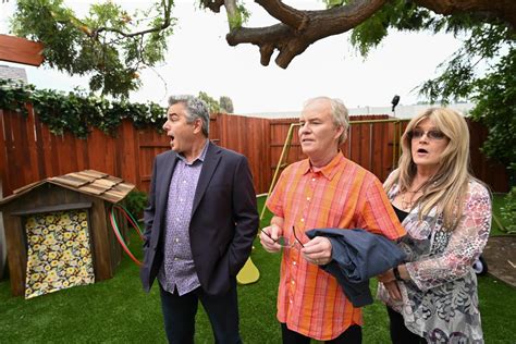 Brady Bunch House Transformed By Hgtv Hosts And Sitcoms Stars