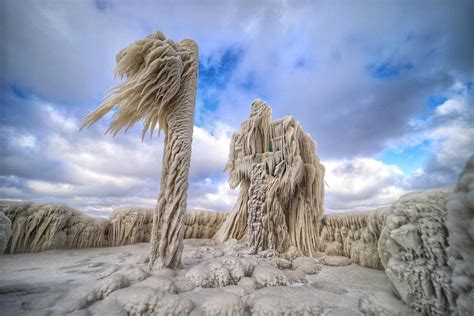 Photos Of Ice Covered Pier On Lake Erie Go Viral
