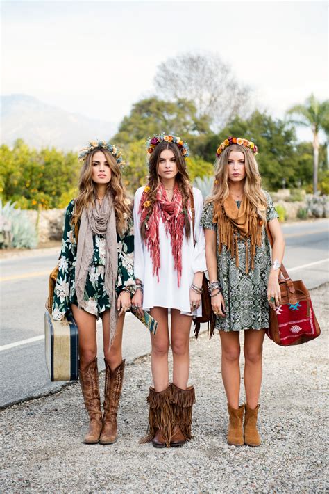 online-thrift-store-shopping-mall-boho-outfits,-woodstock-fashion