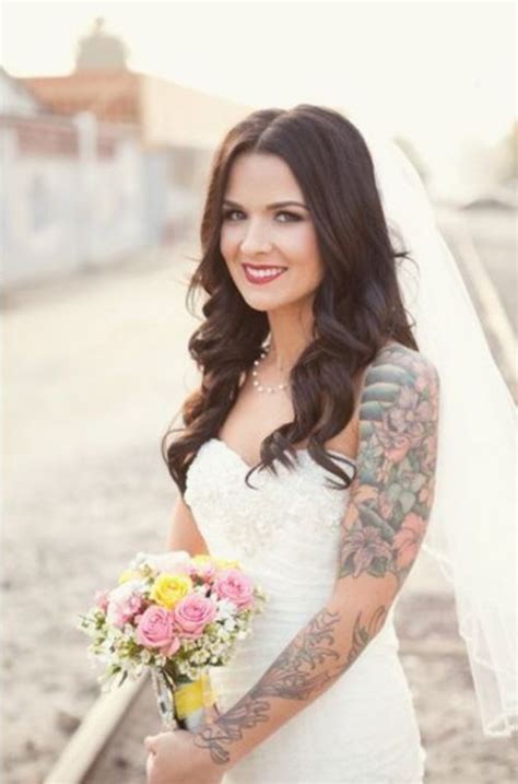 30 Gorgeous Brides That Embrace Their Tattoos Weddingomania