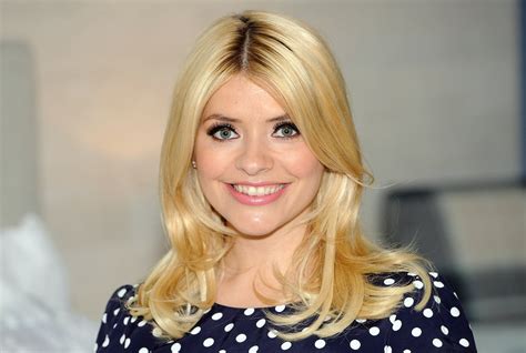 Holly Willoughby S I M A Celebrity News Has Prompted Some Seriously Sexist Reactions And It Is