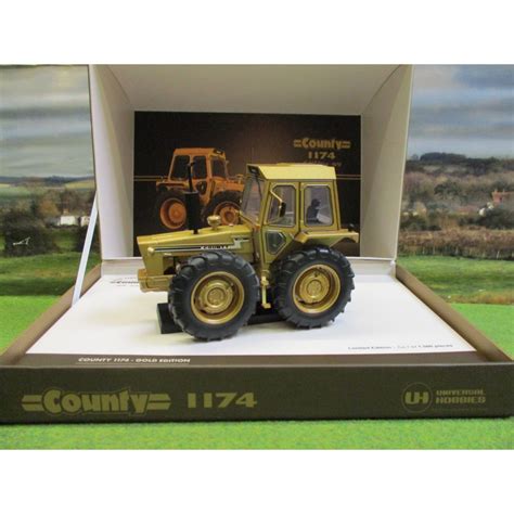 Universal Hobbies 132 County 1174 Tractor 1979 Gold 50th Anniversary