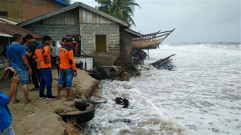 Jun 18, 2021 · info gelombang atau prediksi ramalan gelombang laut hari ini/ilustrasi. BPBA | Gelombang Pasang Merusak 18 Unit Rumah Warga Desa ...