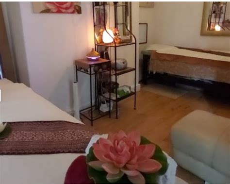 thai massage oxford road contacts location and reviews zarimassage