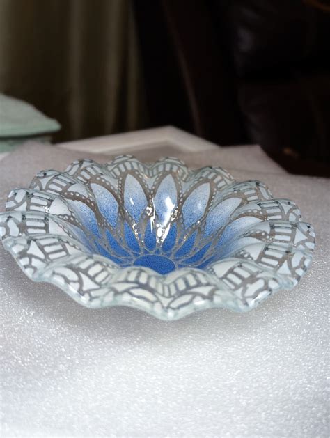 Vintage 7 Sydenstricker Signed Blue And White Fused Glass Ruffled Edged Bowl Ebay