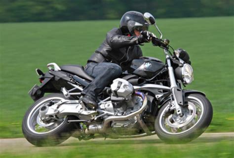 Less chrome, medium height bars, abs a cost option. Test BMW R1200R Classic Boxer which Flat ego - Bikes Catalog