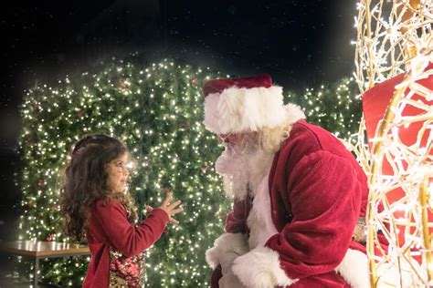5 Reasons To Visit Enchant Christmas In Washington Dc Mart Of World