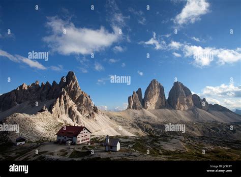 Mountain Hut At Tre Cime Di Lavaredo Dolomites Itsly Stock Photo Alamy