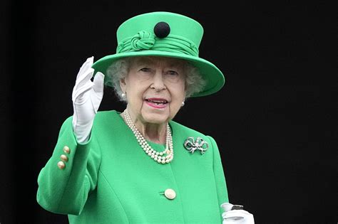 Queen Elizabeth Makes Surprise Jubilee Appearance After Absences
