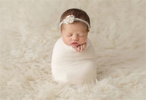 Konsep Foto Bayi Perempuan Baru Lahir Lucu Dan Cantik Di Rumah