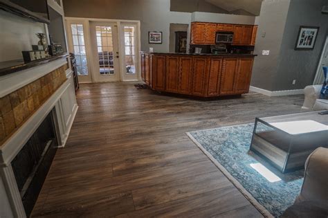 Learn exactly what luxury vinyl plank flooring is, the pros & cons, styles and trends and reviews of the best vinyl plank flooring brands & manufacturers. The Luxury of Luxury Vinyl - US Design SourceUS Design Source