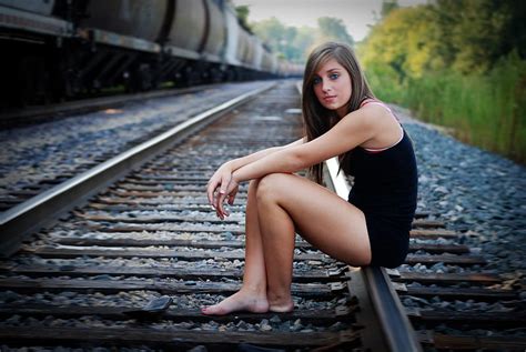 Working On The Railroad Railroad Babe Brown Legs Bonito Woman Sexy Brunette Hd