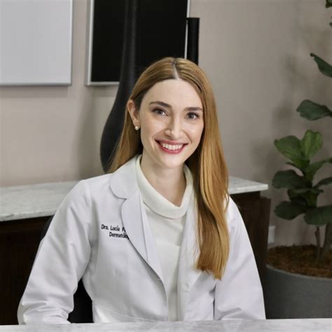 Lucía Fernández Dermatólogo San Pedro Garza Garcia Agenda cita