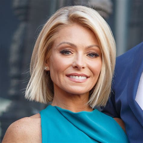 kelly ripa returns to live for the first time since michael strahan s exit here s what she said